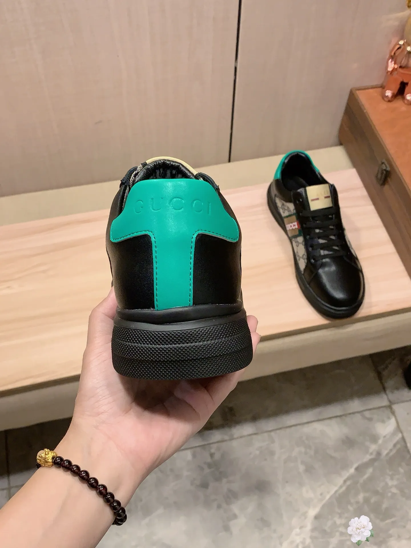 Men's men's shoes💰420💰💰🎩🎩[Lightning][Lightning] "Gucci*" latest • popular casual shoes, top brand [seduce] luxury ~ purchasing agency, top ~ quality. [Strong] The upper is made of imported breathable cowhide with fabric material ➕ Breathable sheepskin feet (•) and fine workmanship. The original stylish and stylish soft rubber wear-resistant and non-slip outsole is light and comfortable on the feet. The real thing looks better when photographed in person. 111: code: 38-44, 3️⃣ colors selected